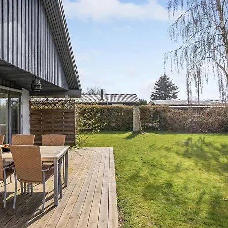 Prázdninový dům Beautiful In With Wifi